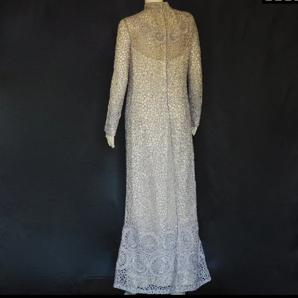 Roger Freres Paris 1970's Gown With An Elaborate Concentric Design - France - Picture 2 of 7
